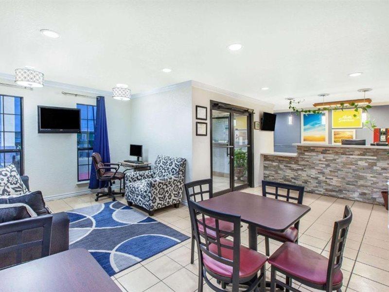 Days Inn & Suites By Wyndham Braunig Lake Elmendorf Экстерьер фото