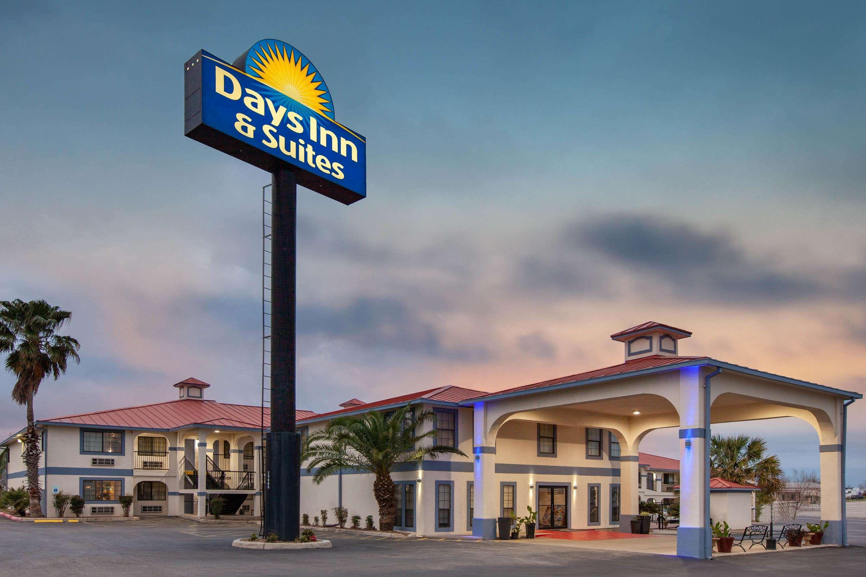 Days Inn & Suites By Wyndham Braunig Lake Elmendorf Экстерьер фото